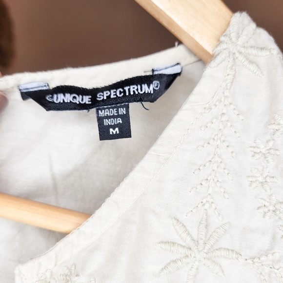 Wemen's Unique Spectrum Blouse Baige Color Size M Embroidered Front - Picture 4 of 4